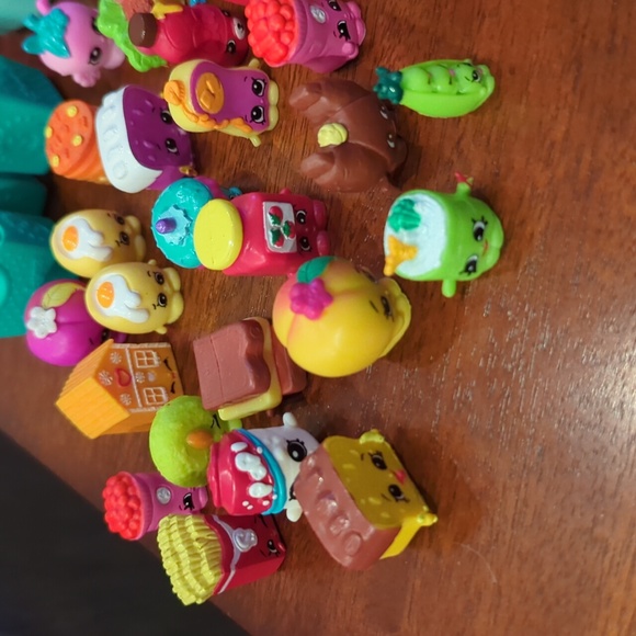 Shopkins lot - Picture 2 of 5